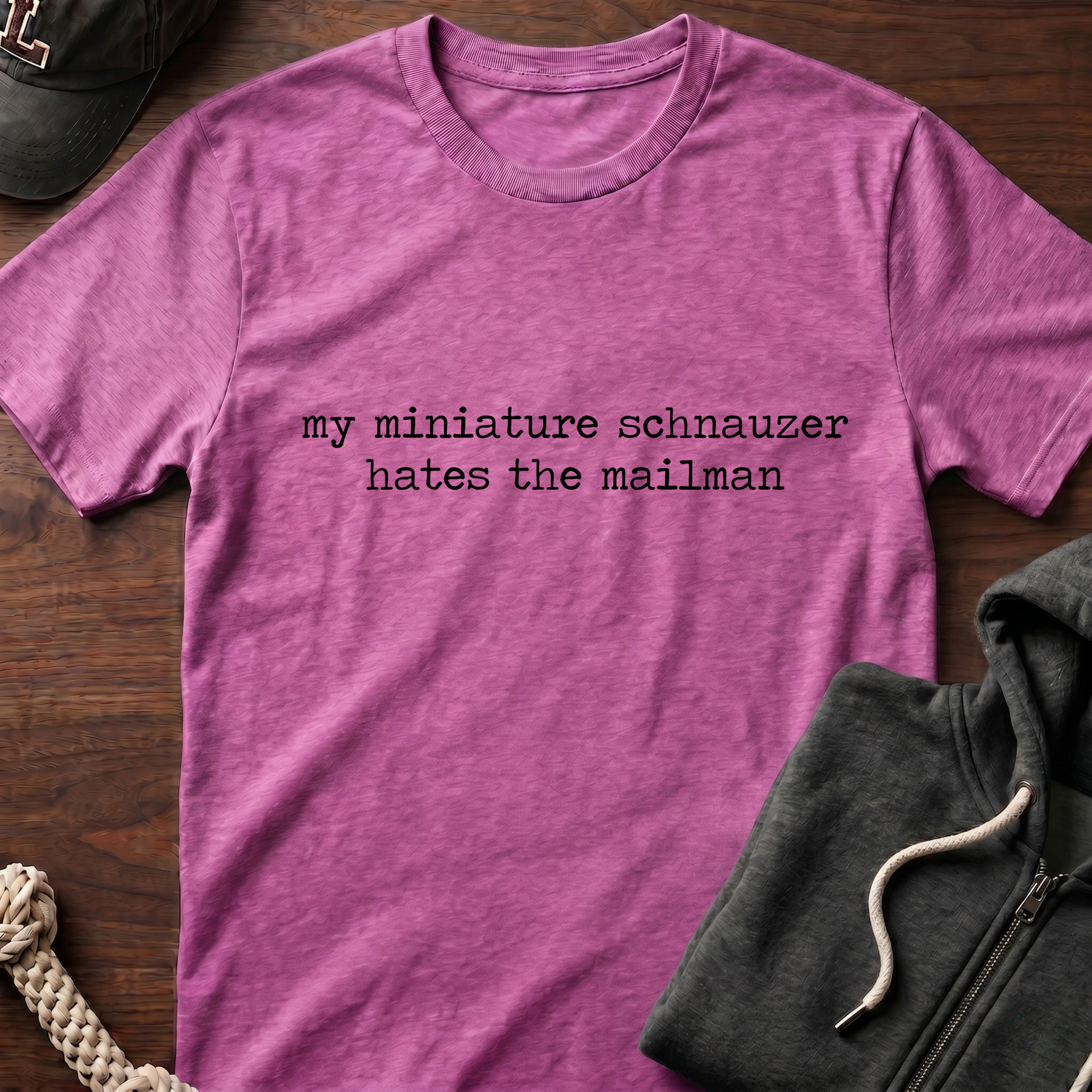 hates the mailman_BLACK T‑Shirt